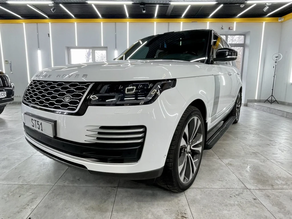 Бронювання авто захисною плівкою